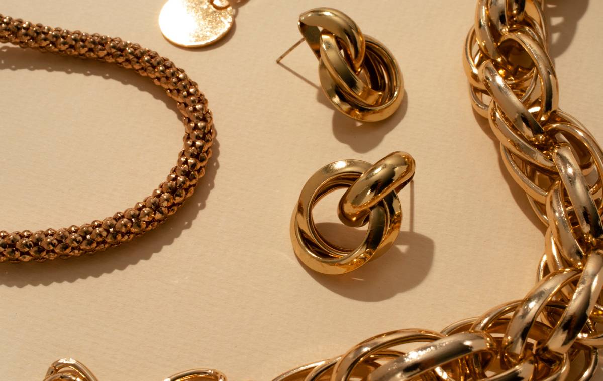 چند تکه جواهر ساخته شده از طلا-نهایت خرید