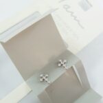 گوشواره گلگوش نقره عیار ۹۲۵ مدل صلیب تمام نگین ، کار شده با سنگ زیرکنیا اصل